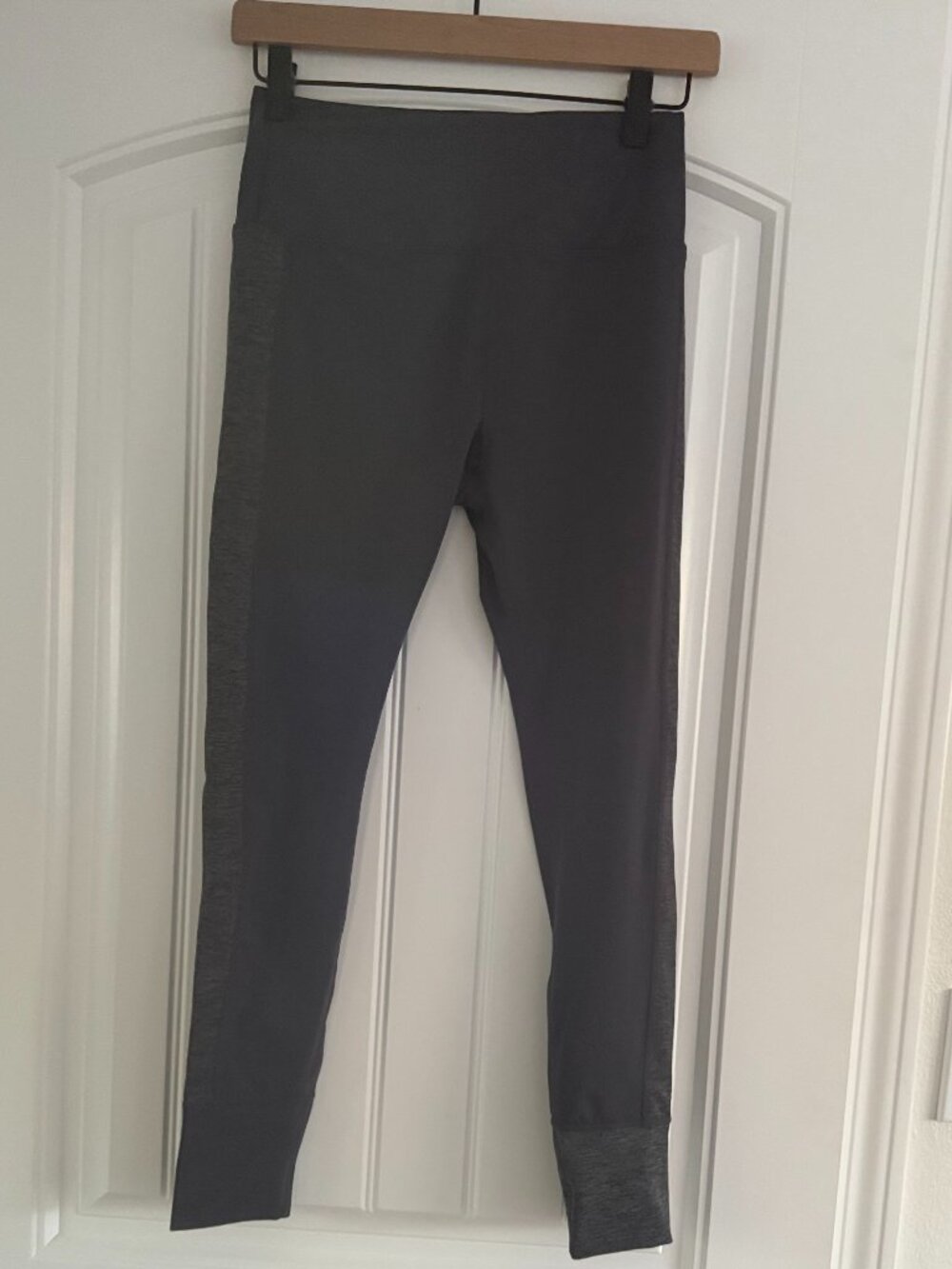 Vuori blackish/grey with detailed side size small leggings